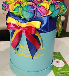 Радужные розы в коробке Just For You