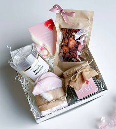 Подарочный бокс "Relax" свеча, носки и чай