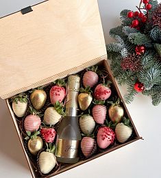 Клубничный бокс "Игристое"  клубника в шоколаде и мини шампанское