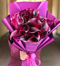 Букет из 19 красных калл