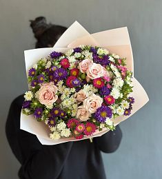 Букет "Астрид" из астры и роз