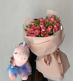Сет "Мариана" с букетом спрей роз и мягкой игрушкой