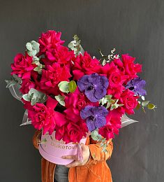 Композиция "Джиро" из роз и орхидей в коробке