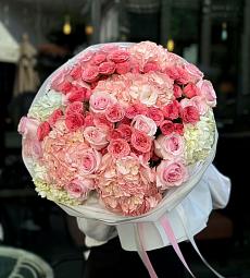 Букет "Хикари" из гортензий и роз