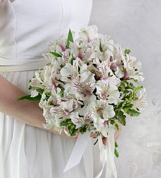 Букет невесты "Летний вальс" из альстромерий