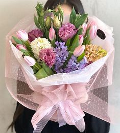 SPRING 7.0 букет из тюльпан, лизиантуса и гиацинтов