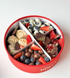 Фруктовый бокс "Элизабет" гранат, бананы и голубика в шоколаде