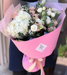 Букет "Молли" из гортензий, лизиантусов и роз