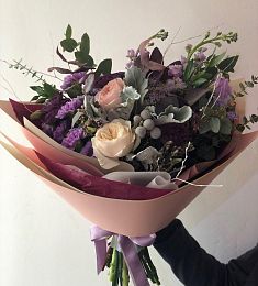 Букет "Аврора" из роз и эвкалипта 