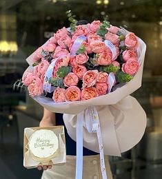 Сет "Джульетта" из пионовидных спрей роз и эвкалипта