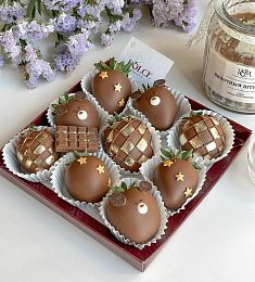Клубничный бокс "Шоколадные мишки" клубника в молочном шоколаде
