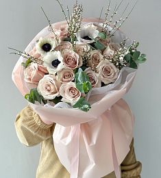 Букет "Rose Elegance " из роз и анемонов