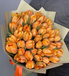 51 оранжевых пионовидных тюльпан