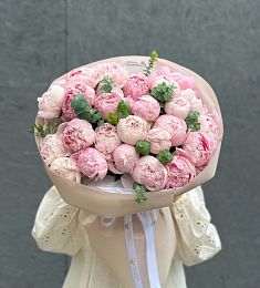 Букет "Алина" из пионов и эвкалипта