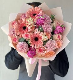 Букет "Розовая гармония" из гербер, гвоздик и маттиолы