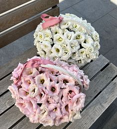 Корзина "Флейм" из лизиантусов