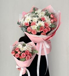 Комбо "Мама и дочка" 1.0 два чудесных букета их роз и хризантем