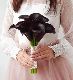 Букет невесты из 9 черных калл