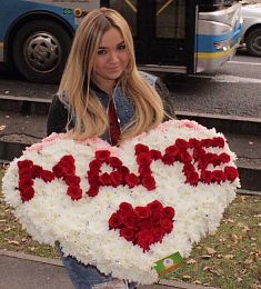 Сердце Маме из хризантемы и голландской розы