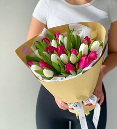 Букет "Весенний коктейль" из 25 тюльпанов