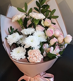 Букет "Нежная рапсодия " из альстромерий, хризантем, роз и гвоздик