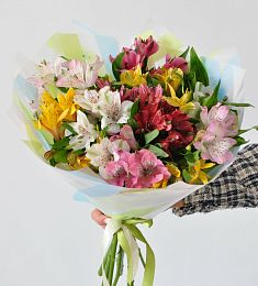 Букет из 11  альстромерий микс