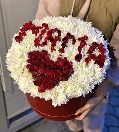 Композиция "Любимой маме" из хризантем и роз