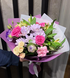 Букет "Летний сад в полдень" из альстромерий, лизиантусов, роз и хризантем