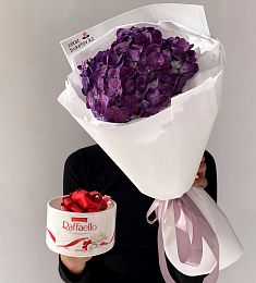 Сет "VELVET" из букета гортензий и коробки Raffaello