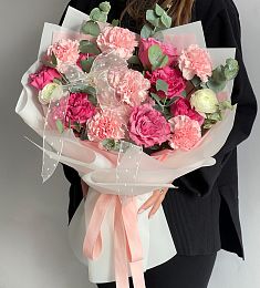 Букет "Цветочная Фантазия"  из гортензии, гвоздик, роз и ранункулюса