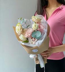 Букет "Тайна Коко" из лизиантусов и эвкалипта