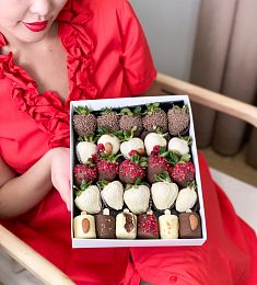 Клубничный бокс "Edna" клубника и бананы в шоколаде