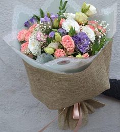 Букет "Очарование" из Лизиантусов и роз