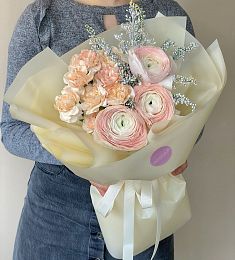 Букет "Милд" из Ранункулюса и гвоздик 