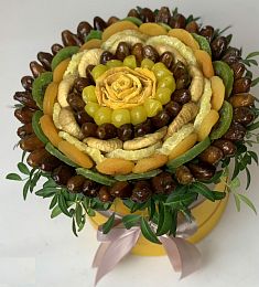 коробка с сухофруктами