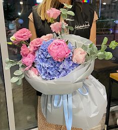 Букет "Tasteholder" из гортензий и пионов 