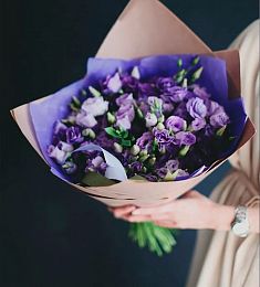Букет из 15 сиреневых лизиантусов 