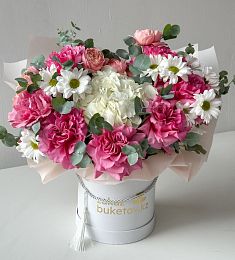 Композиция "Twilight Enchantment" из гортензий, роз и хризантем