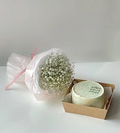 Сет "Гипсофила и бенто" моно букет из гипсофилы и бенто тортик