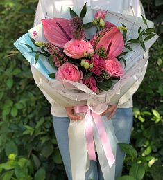 Букет "Герцен" из Антуриума, Роз, Лизиантуса и Маттиол