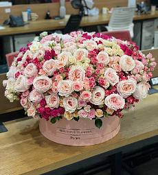 Композиция "Диера" из пионовидных и кустовых роз