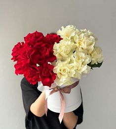 Букет "Дейли Роуз" роскошные вывернутые розы в коробке