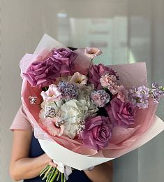 Букет "Розита" из роз, гвоздик и лизиантусов