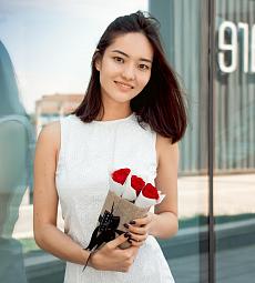 С добрым утром! Круглосуточная доставка кофе с букетом из голландских роз