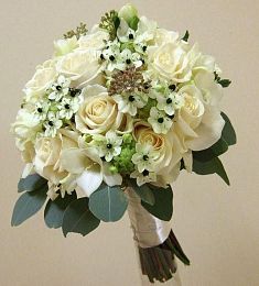 Букет невесты "Молочный коктейль" из Орнитагалума, роз и эвкалипта 