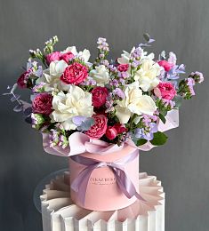 Композиция "AzureGarden" из роз, статицы и эвкалипта