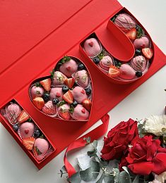 Клубничный бокс "I LOVE U" RED с клубникой в розовом шоколаде 