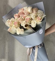 25 роз 60 см в премиум оформлении