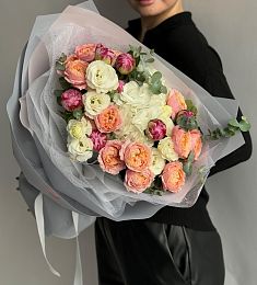 Композиция "Seraphine" из гортензии, лизиантусов, пионов и пионовидных роз