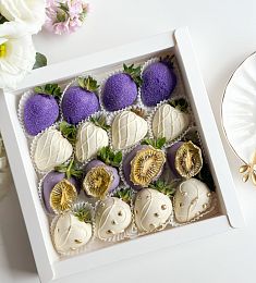 Клубничный бокс "Виолетта" клубника в шоколаде в фиолетовых тонах